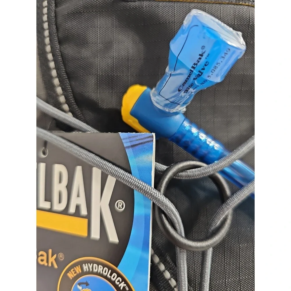 CamelBak HydroBak Hydration Pack NEW W/TAGS Black/Gray 1.5L/50oz Hydrolock
